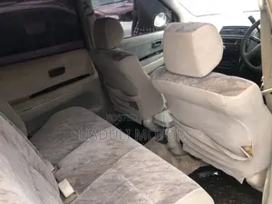 Toyota Gaia 2003