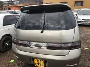Toyota Gaia 2003