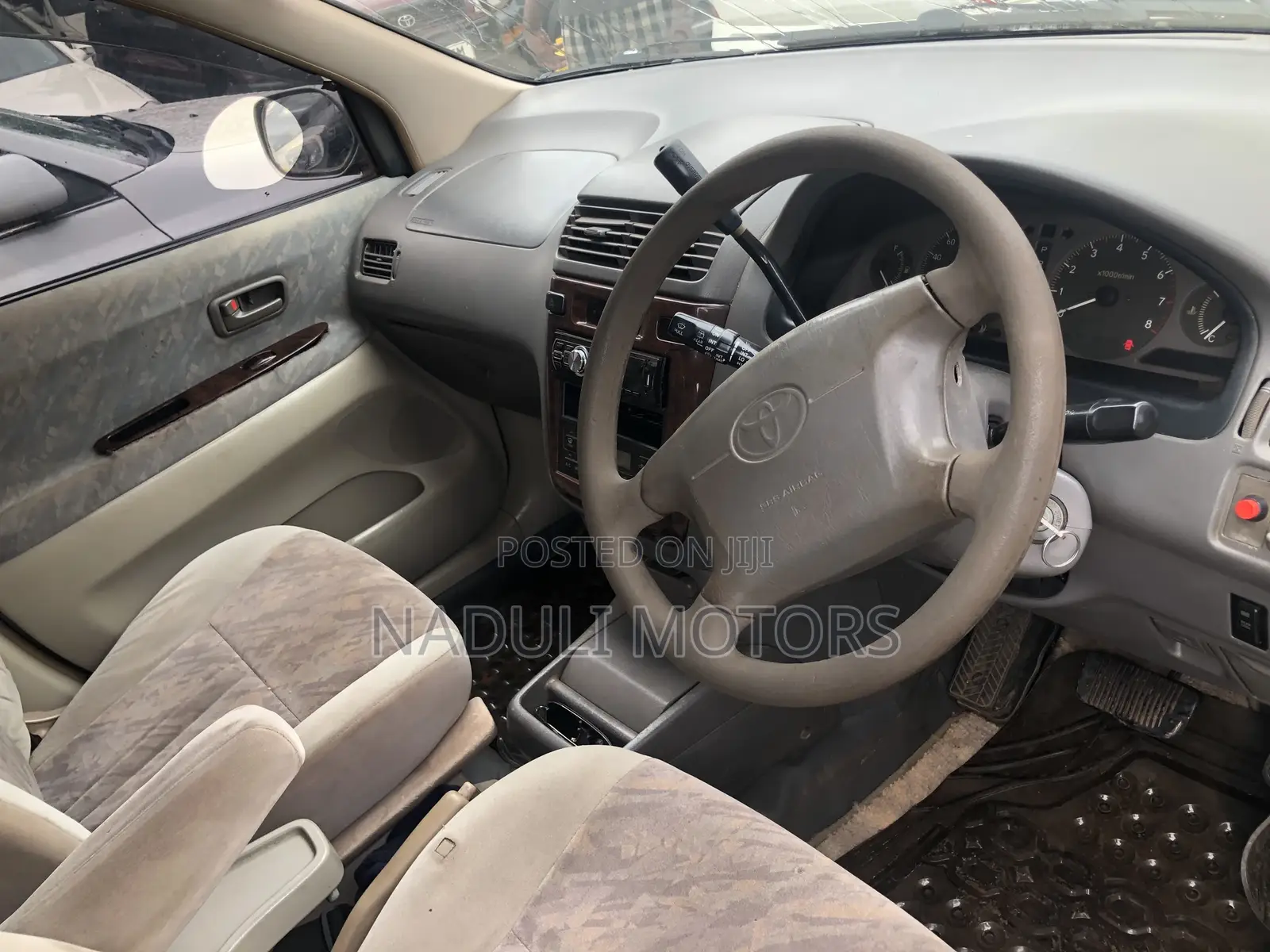 Toyota Gaia 2003
