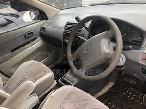 Toyota Gaia 2003