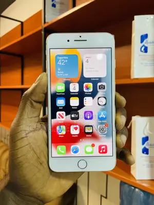 Photo - Apple iPhone 7 Plus 32 GB Silver