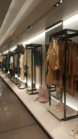 Unique Boutique Majestic Piece