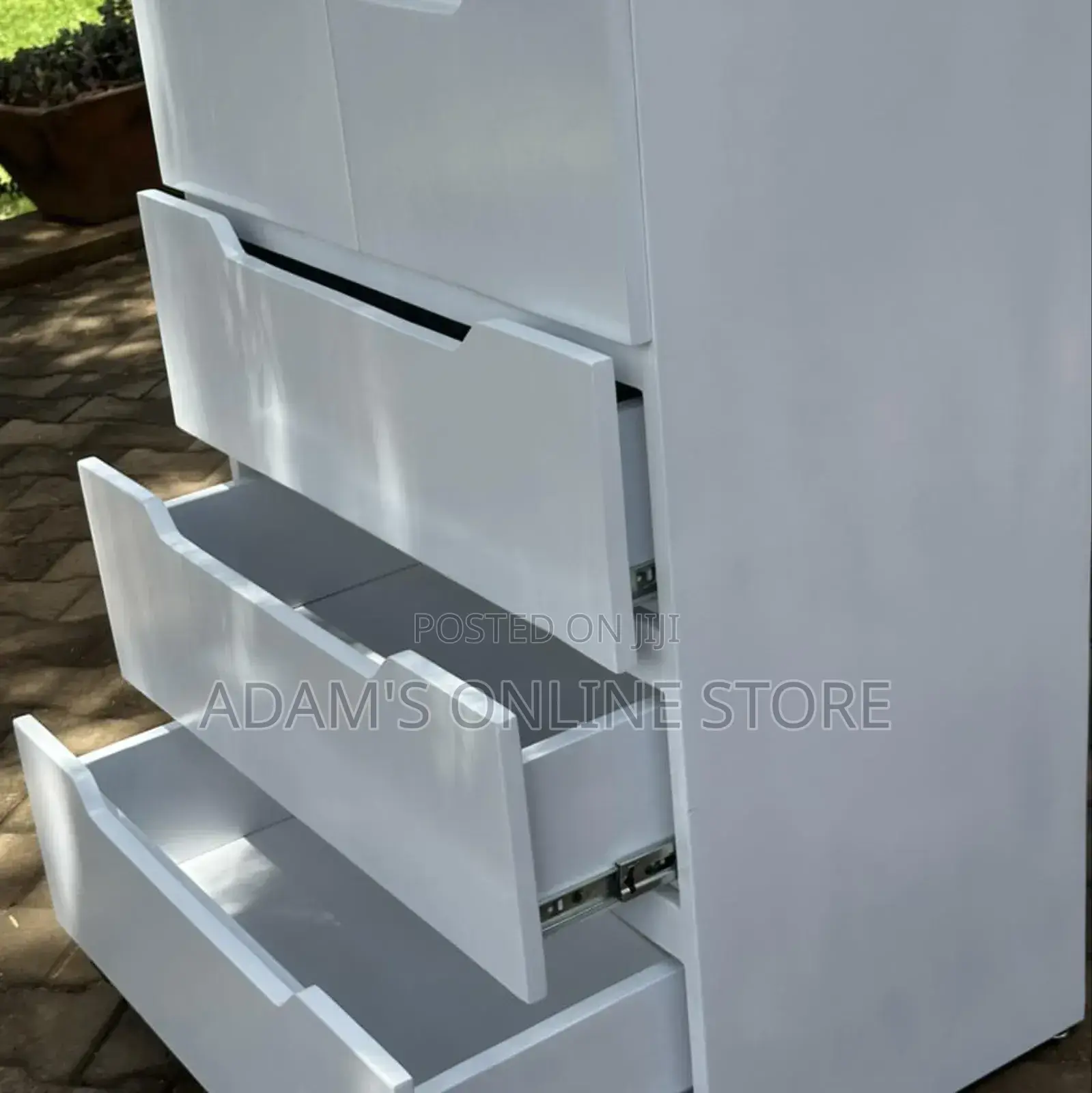 White Cheers/Cheese of Drawers
