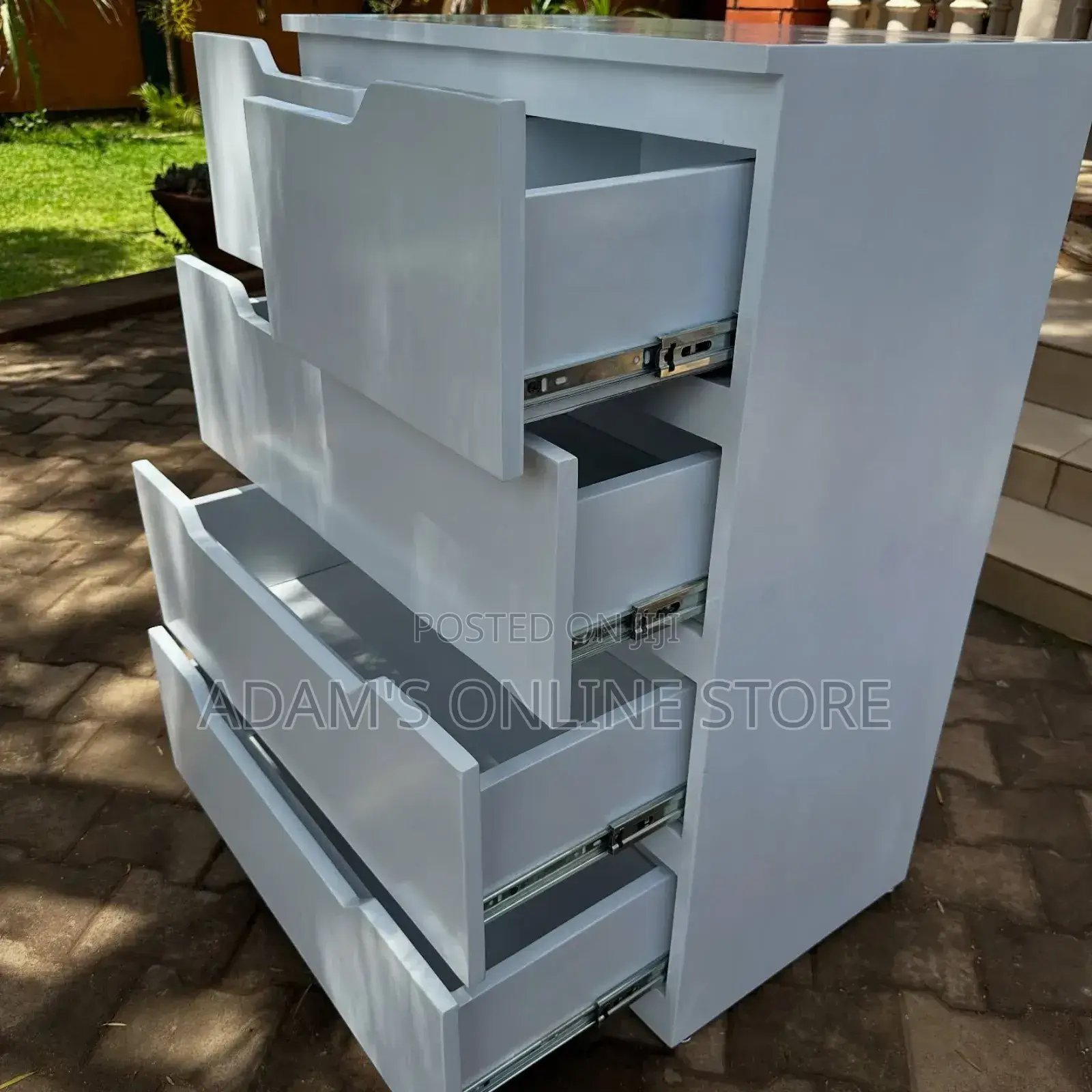 White Cheers/Cheese of Drawers