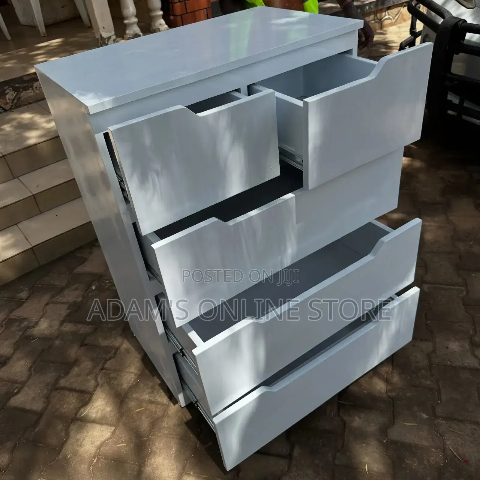 White Cheers/Cheese of Drawers