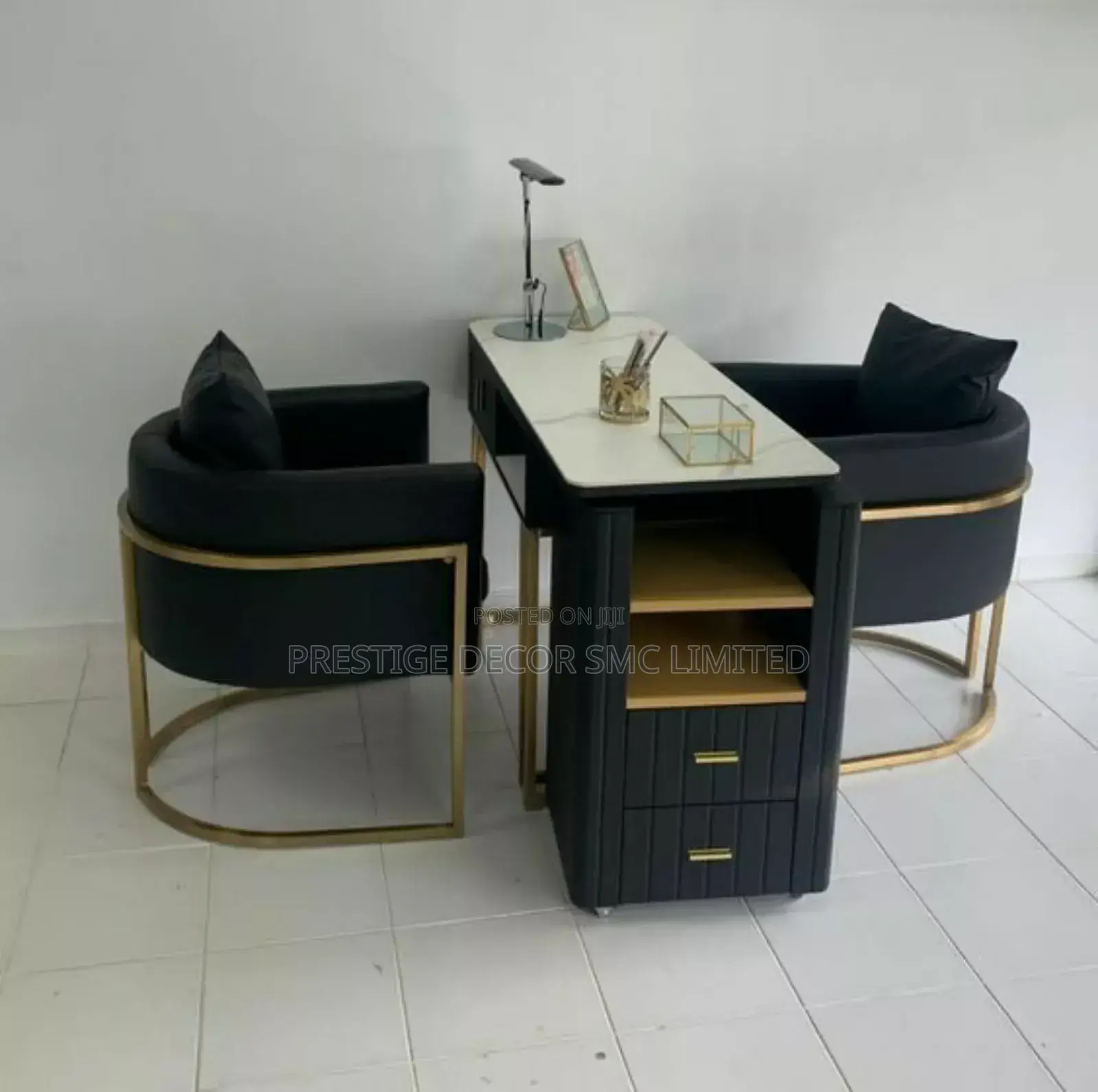 Black.Saloon Nail.Desktop