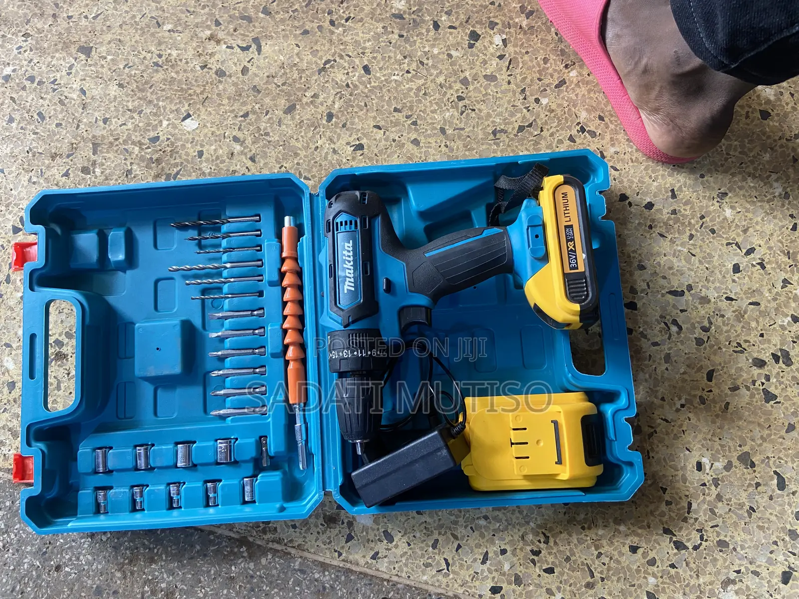 Makita Cordless Drill 36 v With a Tool