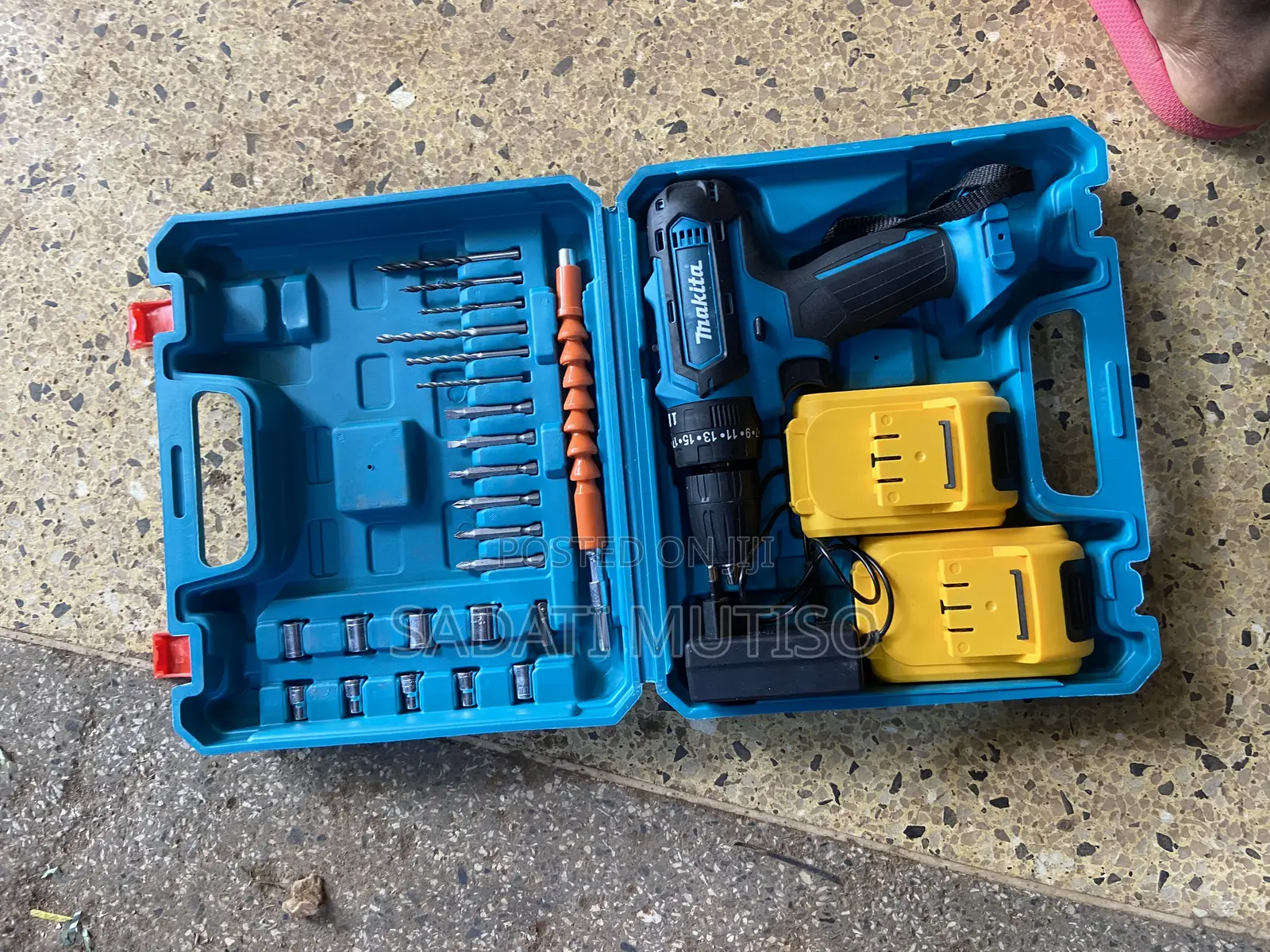 Makita Cordless Drill 36 v With a Tool