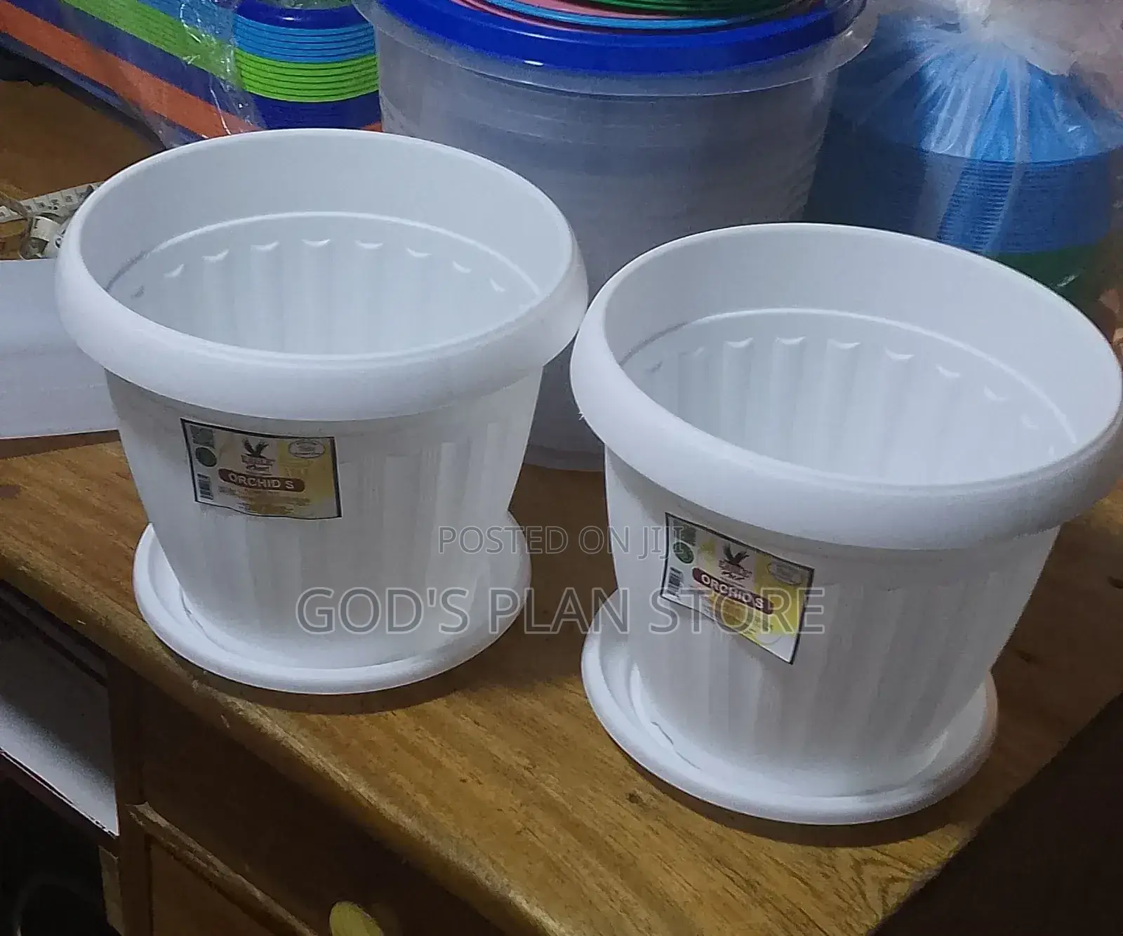 White Plastic Flower Pots