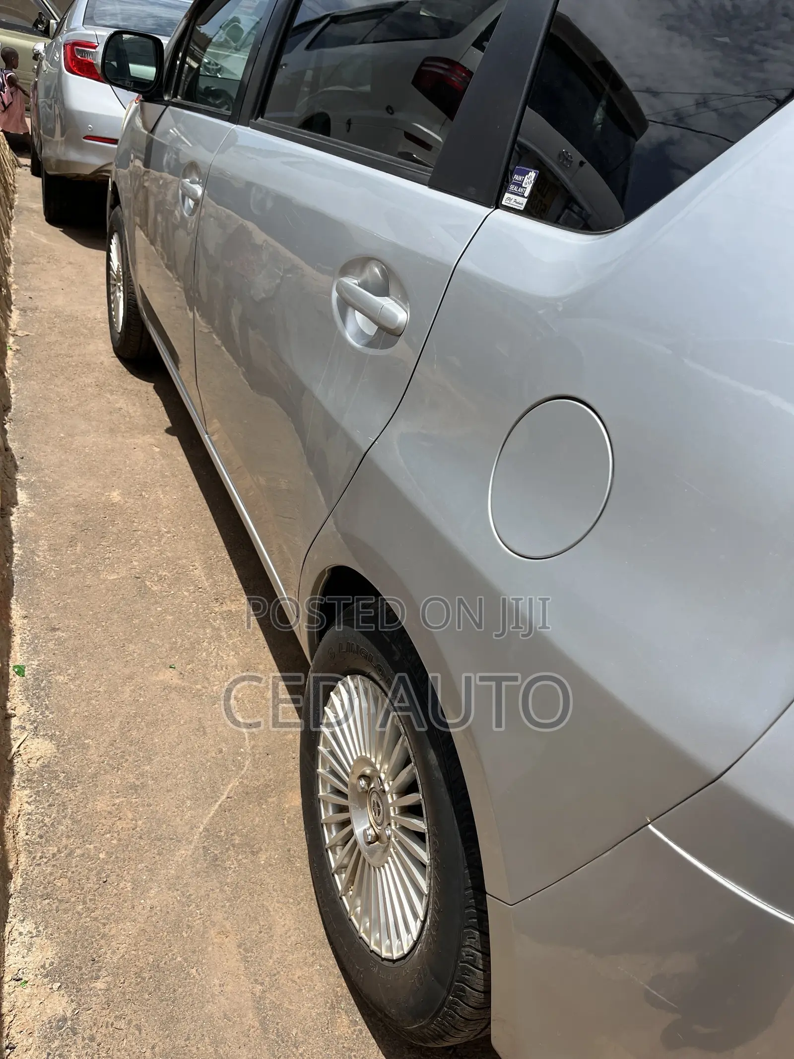 Toyota Passo Sette 2010 Silver