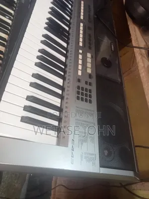 Photo - Yamaha Psr443 Keyboard