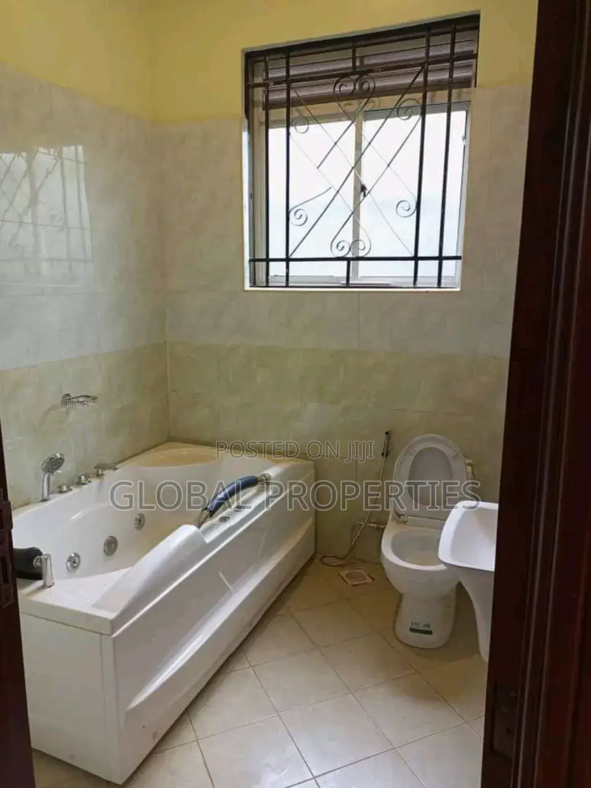2bdrm Bungalow in Nsawo Estate, Central Division for rent