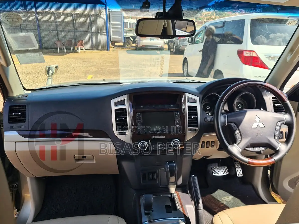 Mitsubishi Pajero V80 3.2 DI-D 2016 Gold
