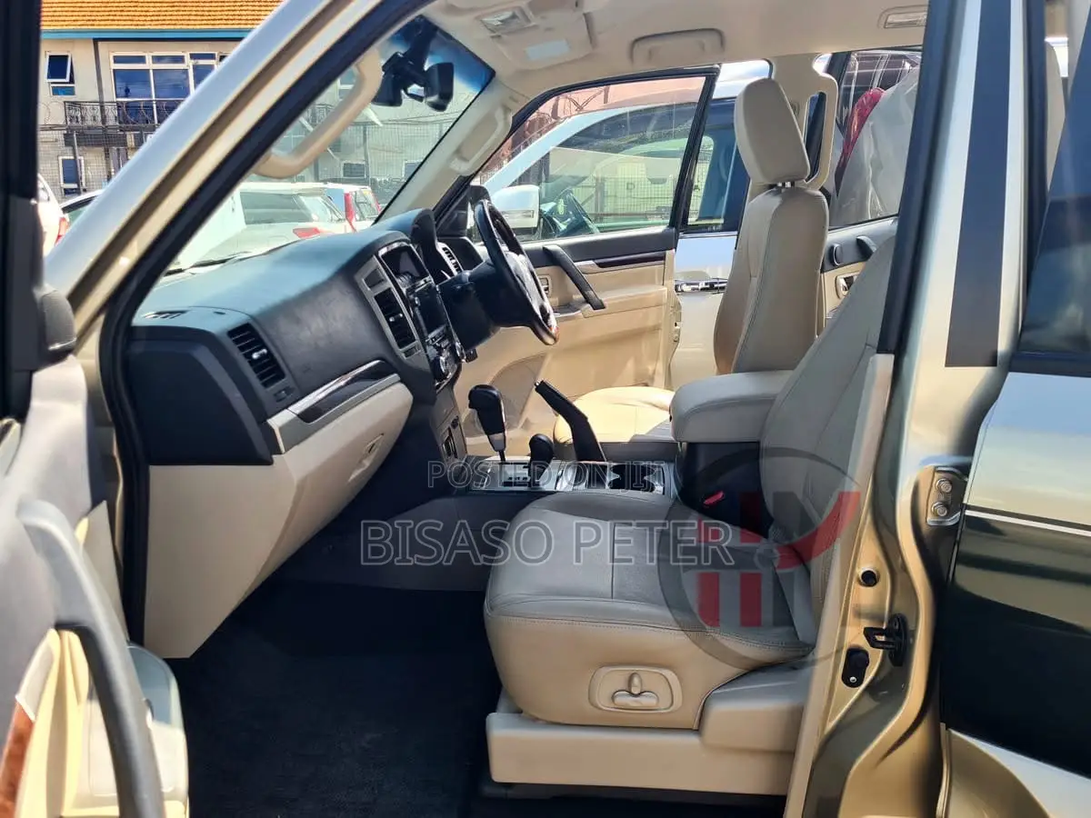 Mitsubishi Pajero V80 3.2 DI-D 2016 Gold