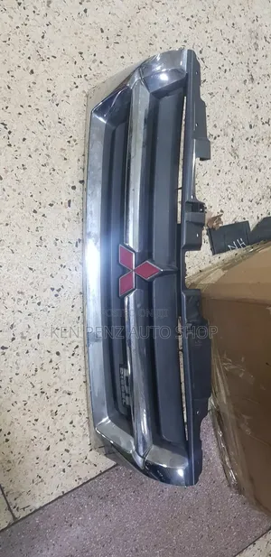Mitsubishi Pajero Grill 2000- 2002