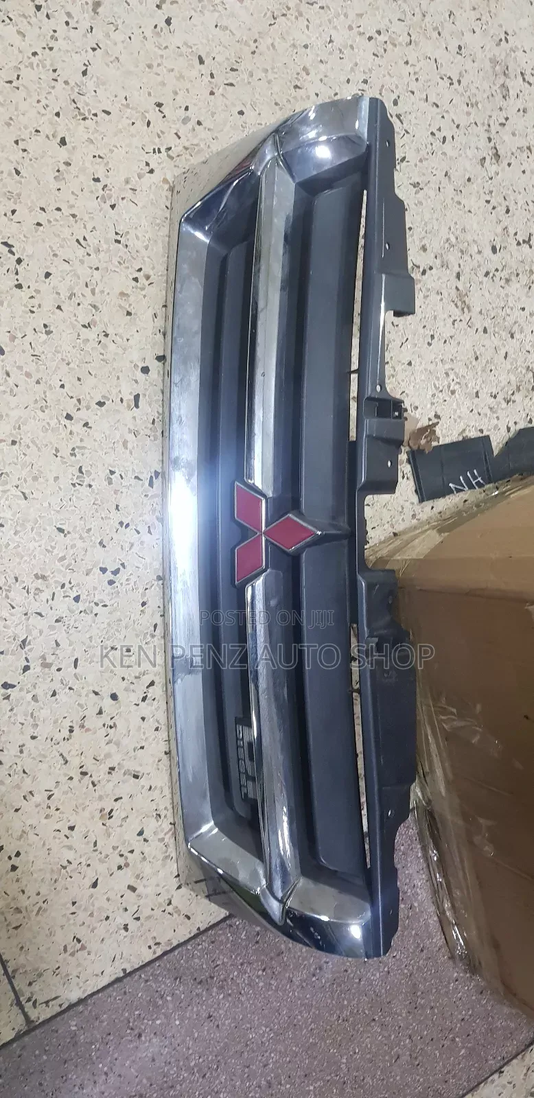 Mitsubishi Pajero Grill 2000- 2002