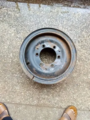 Photo - Tractor Rim 16(750r16 Tire)