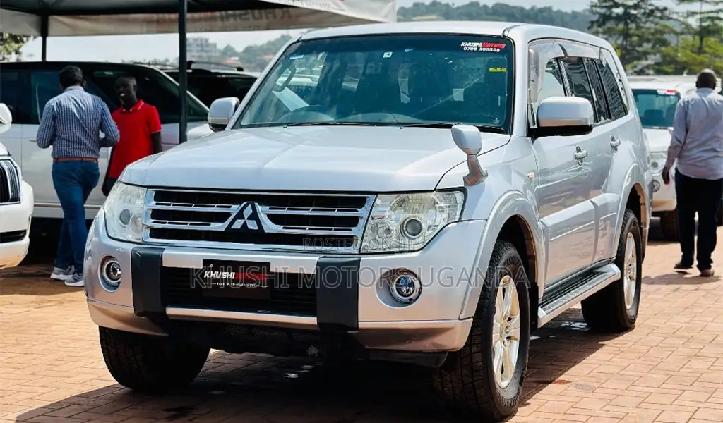 Mitsubishi Pajero 2011 Silver