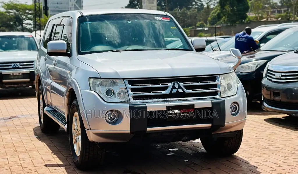 Mitsubishi Pajero 2011 Silver