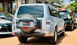 Mitsubishi Pajero 2011 Silver