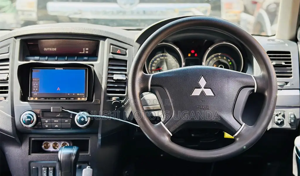 Mitsubishi Pajero 2011 Silver