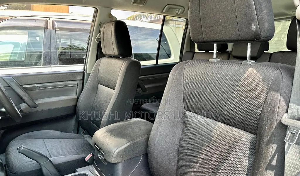 Mitsubishi Pajero 2011 Silver
