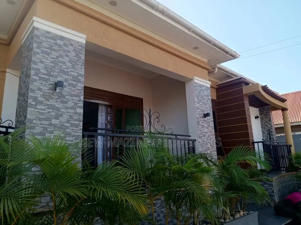 3bdrm House in Kajjansi Ntebe Rd, Division A for sale