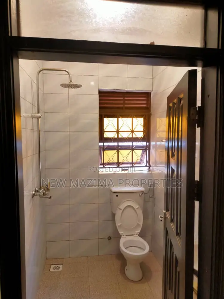 3bdrm House in Kajjansi Ntebe Rd, Division A for sale