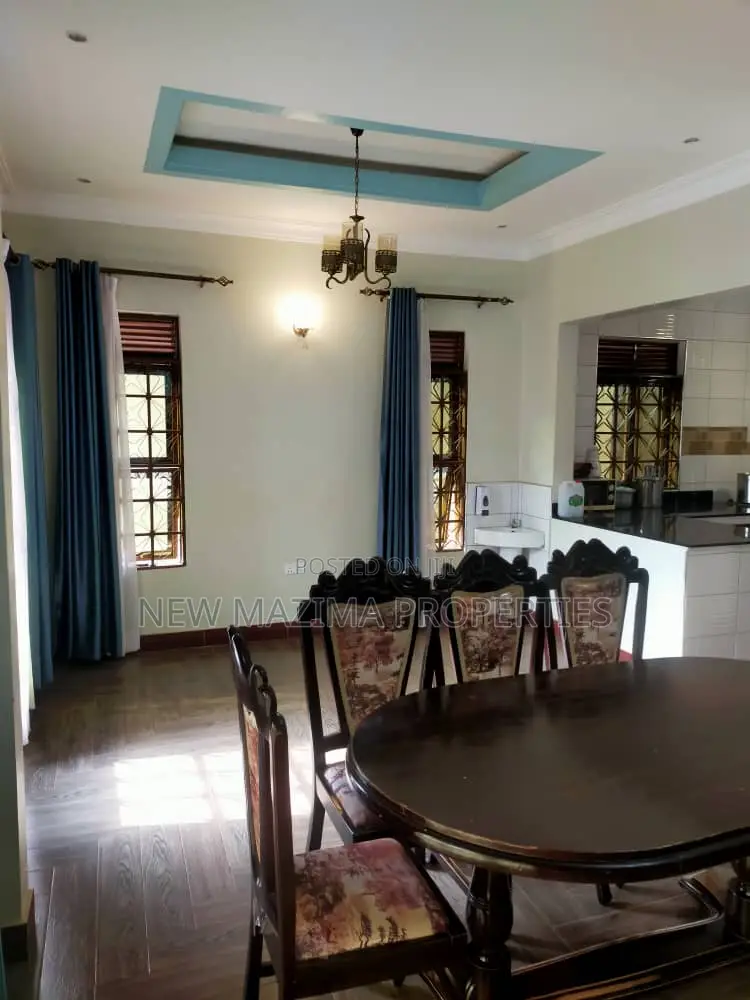 3bdrm House in Kajjansi Ntebe Rd, Division A for sale
