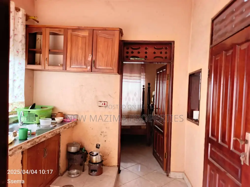 3bdrm House in Bulenga Town, Division A for sale