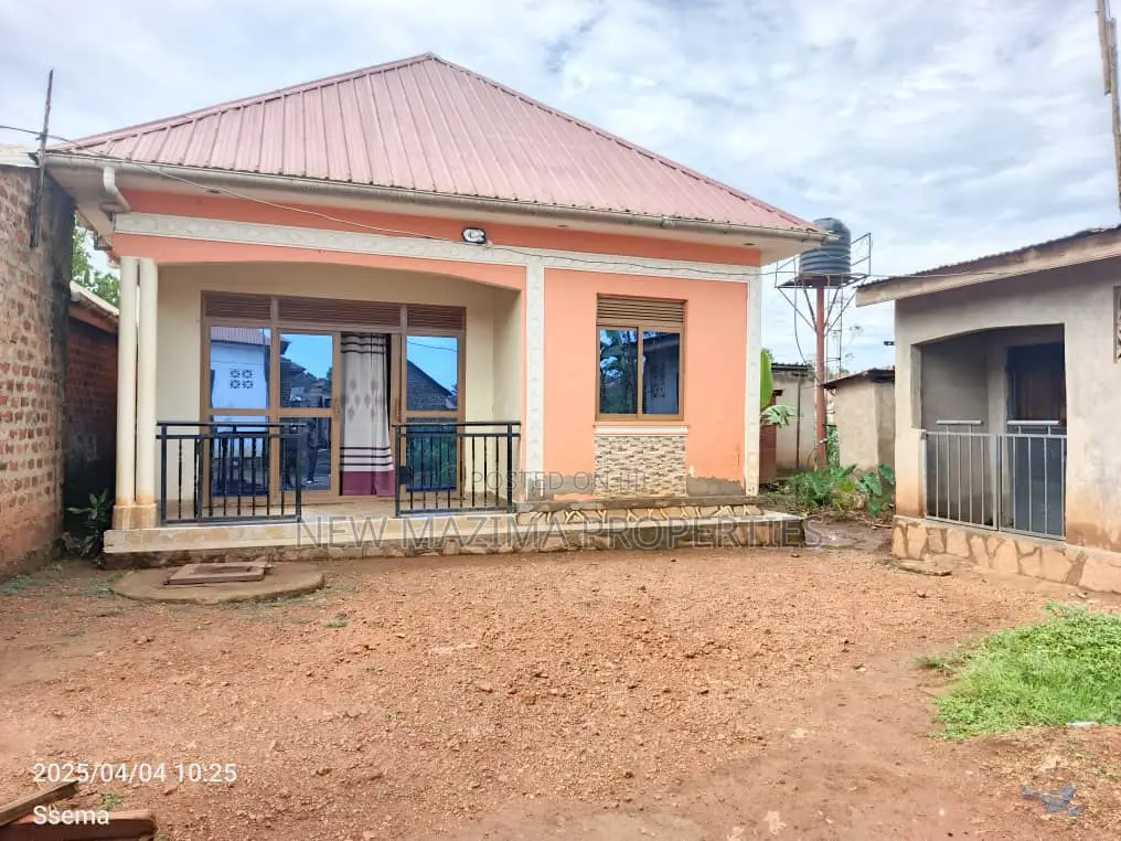 3bdrm House in Bulenga Town, Division A for sale