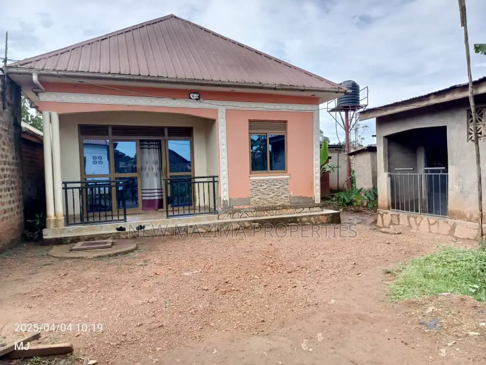 3bdrm House in Bulenga Town, Division A for sale
