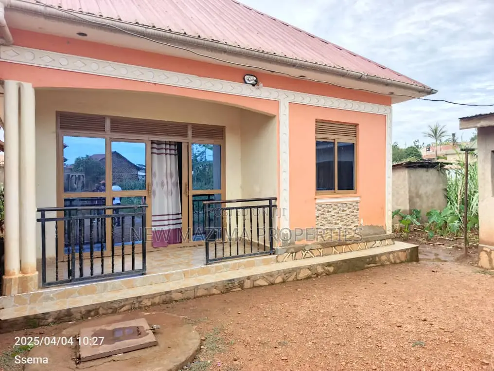 3bdrm House in Bulenga Town, Division A for sale