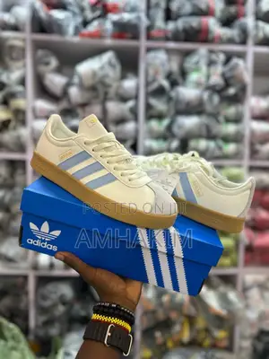 Classic Adidas Court Vl Sneakers in Stock