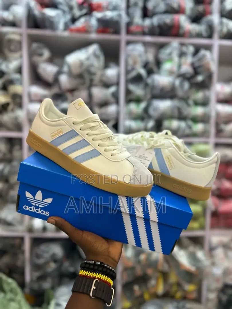 Classic Adidas Court Vl Sneakers in Stock