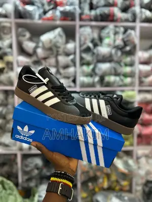 Classic Adidas Court Vl Sneakers in Stock
