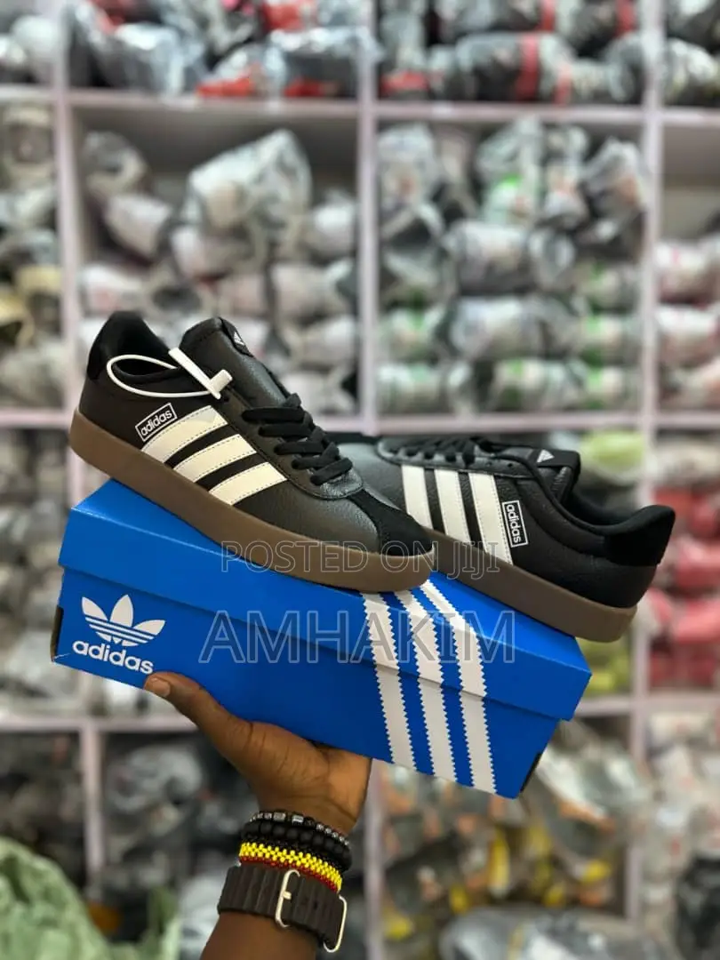 Classic Adidas Court Vl Sneakers in Stock