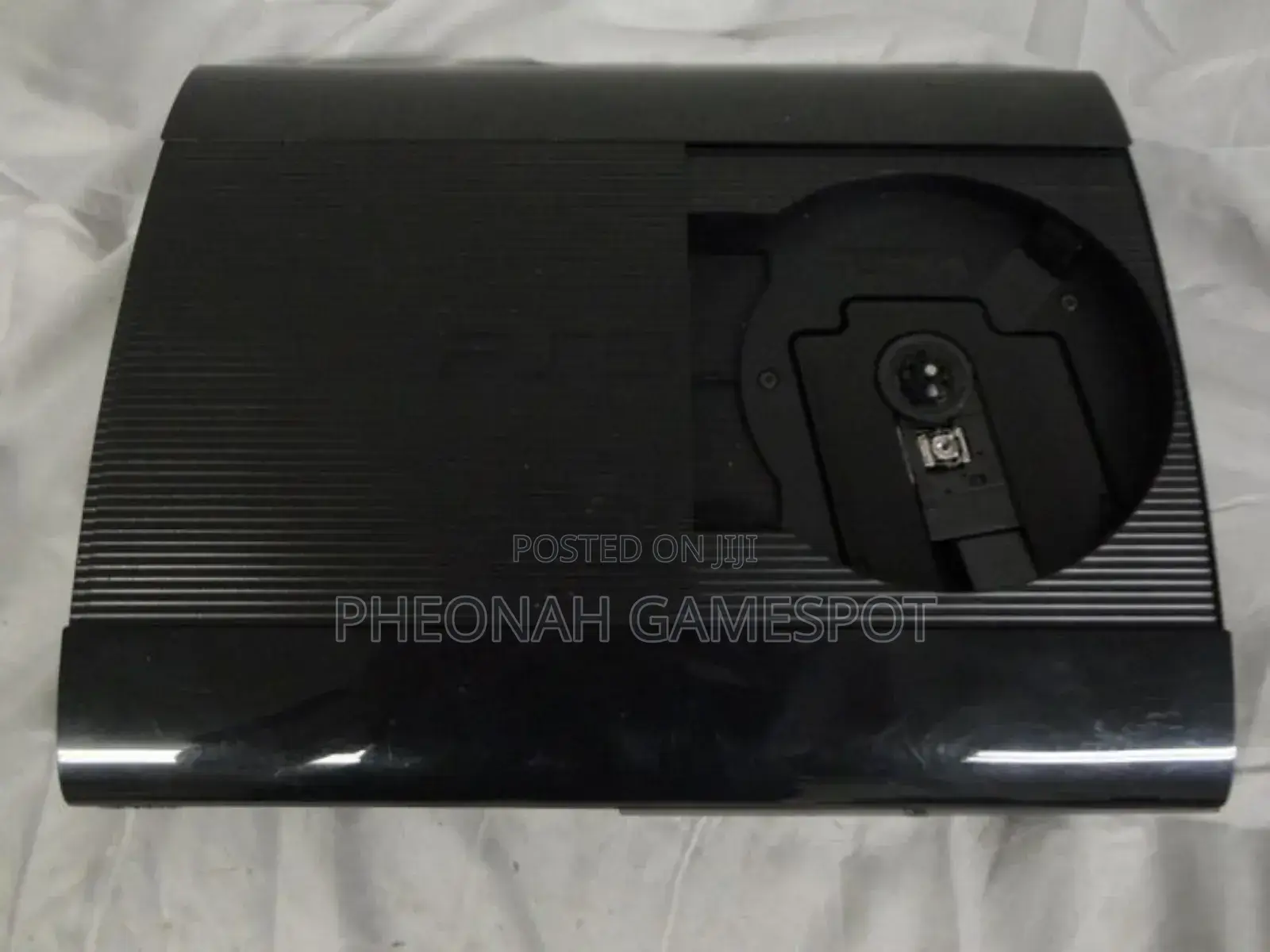 Playstation 3 Ps3 Full Set. 2 Controllers and 2 Games