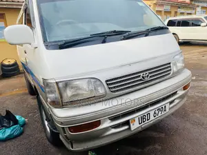 Photo - Toyota HiAce 2001