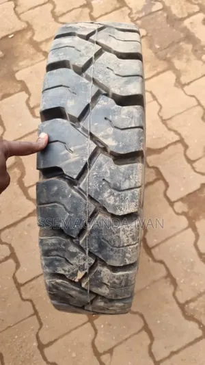 700-12 Folk Lift Tyre Solideal