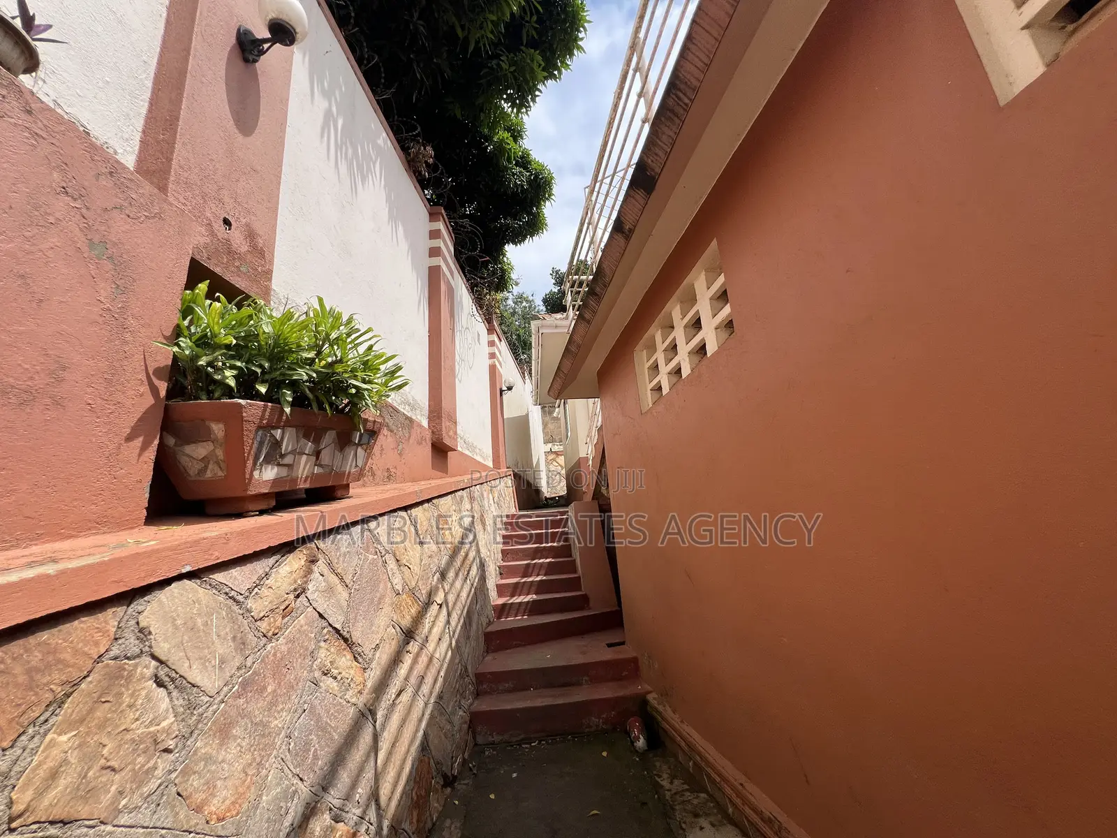 5bdrm House in Naguru, Central Division for sale