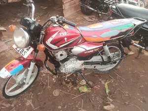 TVS HLX 125 2022 Red