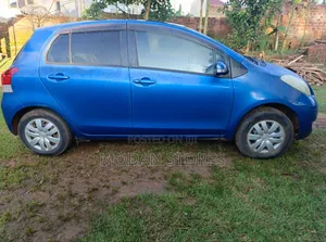 Photo - Toyota Vitz 1.0 FWD 3dr 2008 Blue
