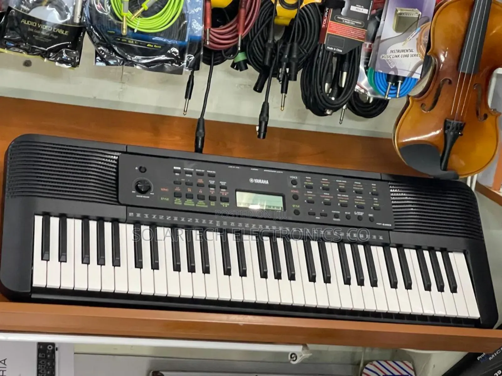 PSR - E283 Yamaha Digital Keyboard Japan Made.