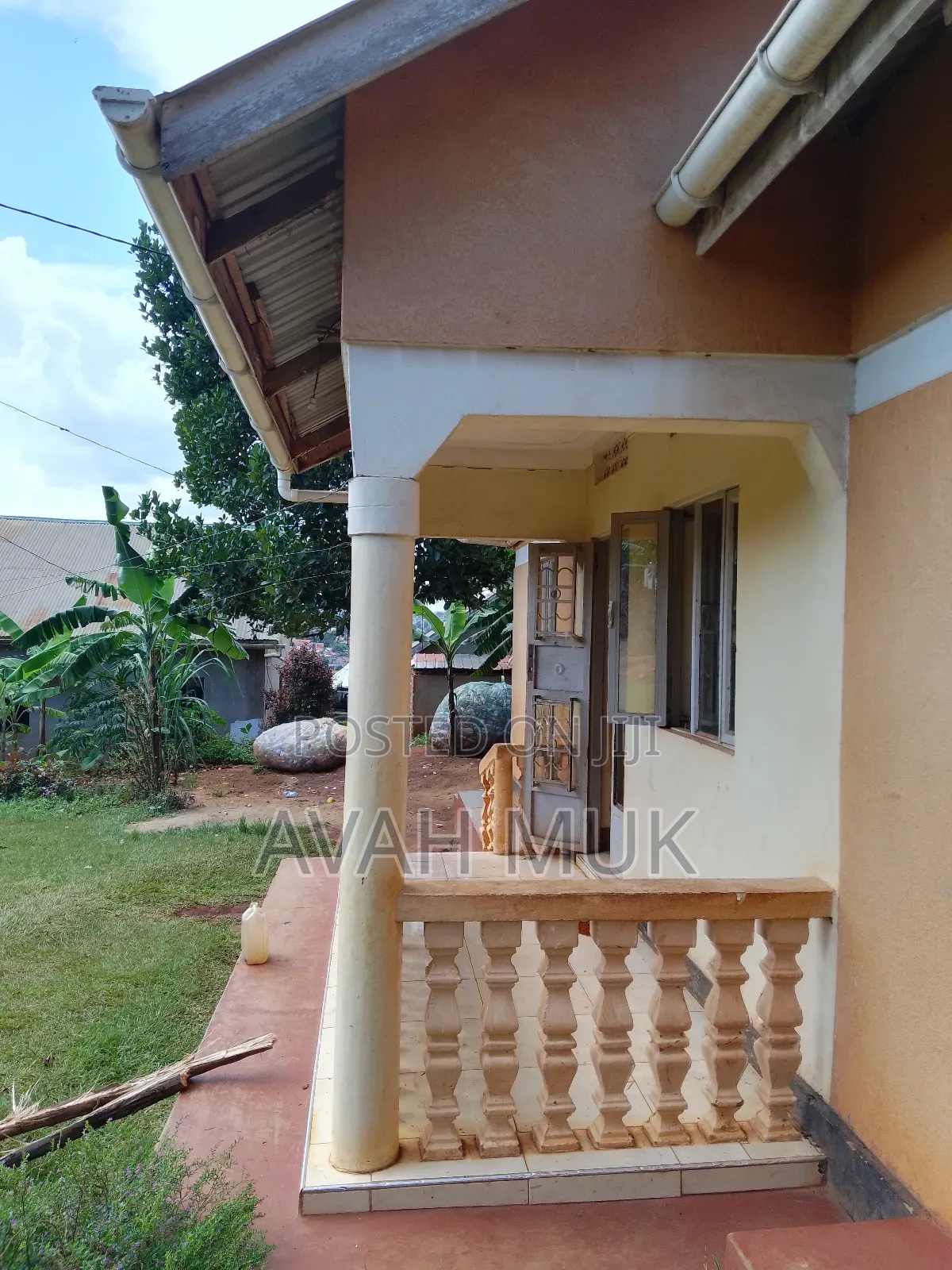 Furnished 3bdrm House in Division B for sale