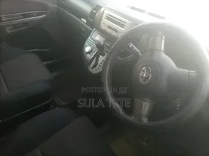 Toyota Wish 2006 Silver