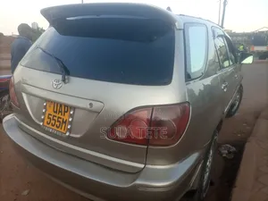 Toyota Harrier 3.0 V6 1998 Beige