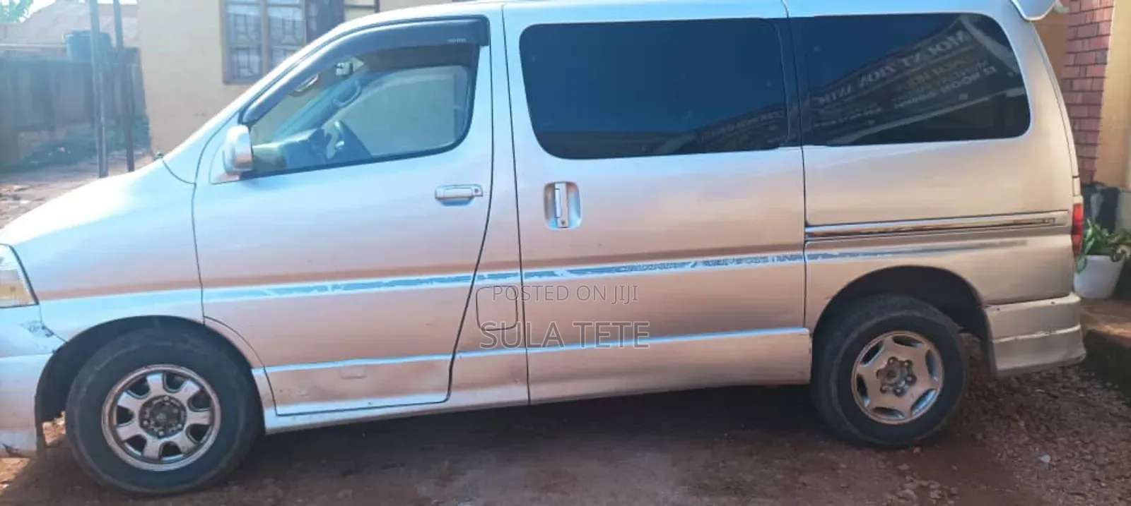 Toyota Grand HiAce 2000 Silver