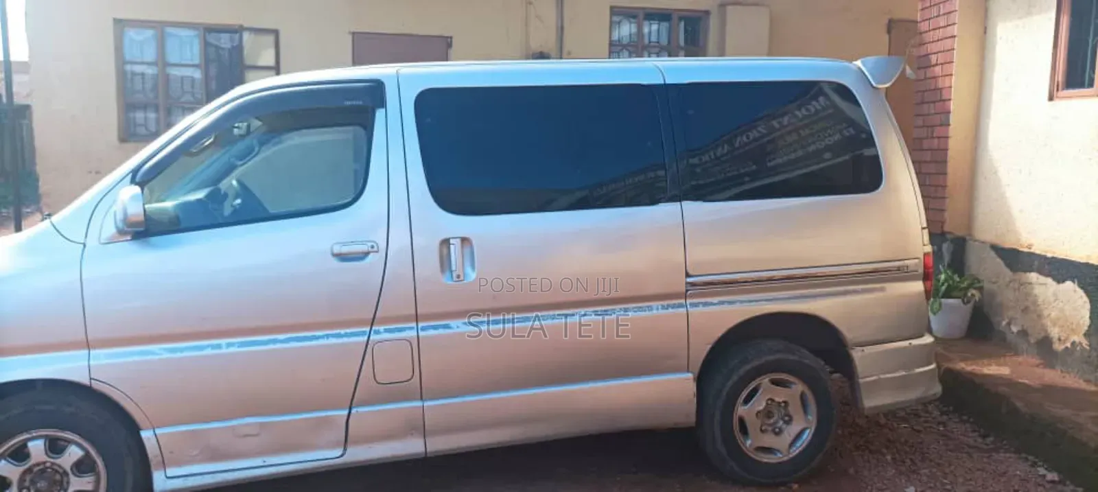 Toyota Grand HiAce 2000 Silver