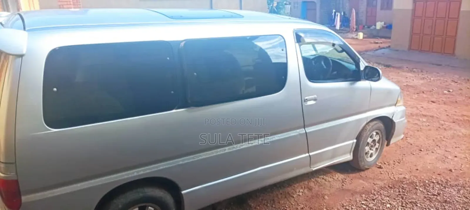 Toyota Grand HiAce 2000 Silver